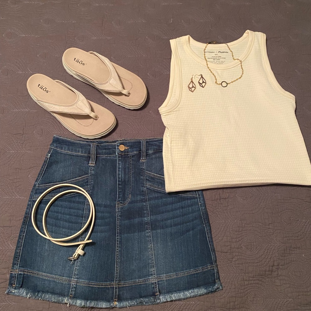 Liverpool denim skirt with stylish raw hem Sz 4